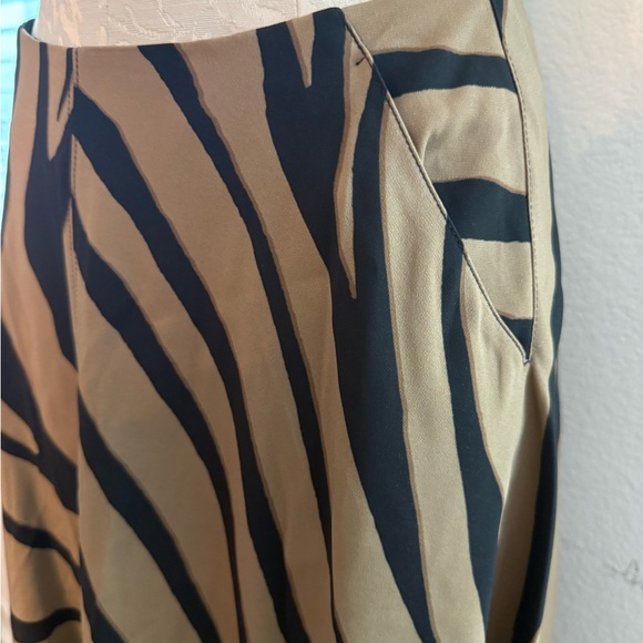 NWT Roberto Cavalli asymmetric skirt in a beige and black zebra print sz small 4 - Picture 2 of 7